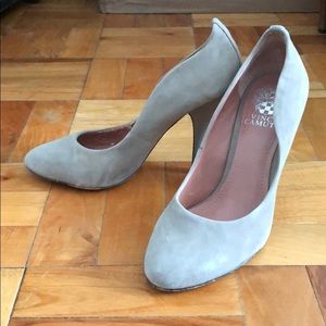 VINCE CAMUTO GREY SUEDE HEELS